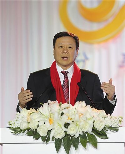 王晓初 1958年出生,曾任浙江省杭州市电信局局长、天津市邮电管理局局长、中国移动(香港)有限公司董事长兼首席执行官、中国移动通信集团公司副总经理。2004年10月，王晓初开始担任中国电信集团董事长、总经理。