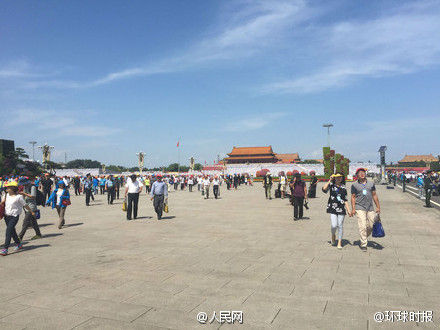 观礼台嘉宾撤离后，现场干净整洁