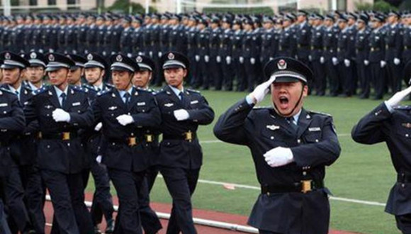 大学生毕业当城管。图片来源:网络