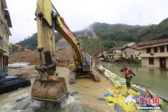 丽水消防救援现场。李正坤 摄