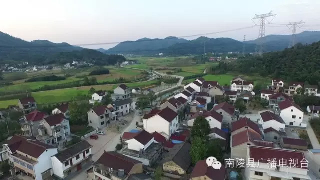 南陵烟墩图