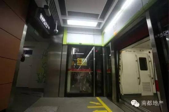 　　一下车旁边就有厕所，非常方便。