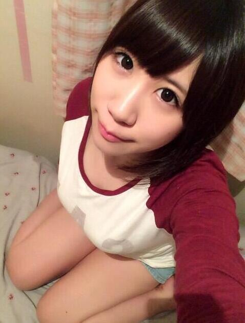 可见事业线为她加分不少，正所谓乳不巨何以聚人心！最近她又在推特上晒出的新照，一起来看看吧！ 