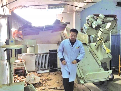 放射科里面一片狼藉。