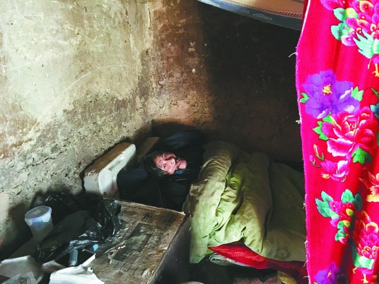 一个卧床不起的尘肺病人