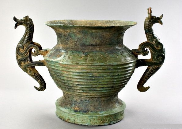 青铜龙耳尊