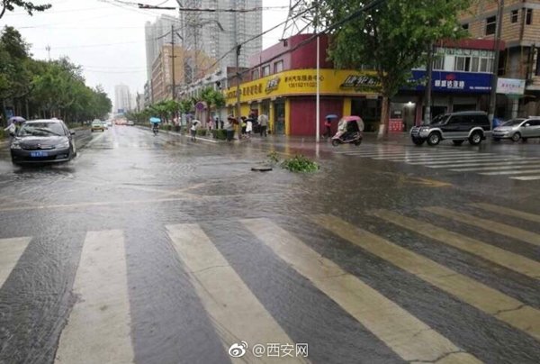 5月3日，陕西西安路面出现积水。（来源：新浪微博@西安网）