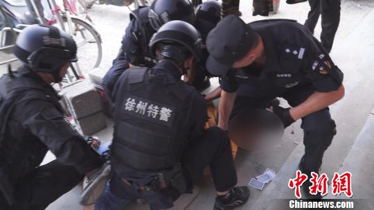 抓捕现场。警方供图