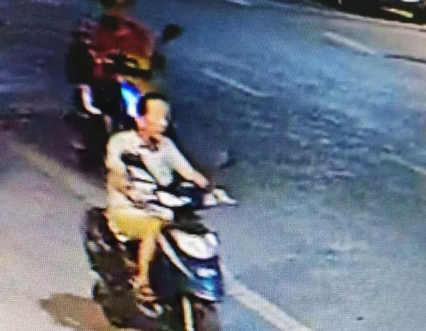 今日南陵-芜湖一男子向单身女性喷洒不明液体