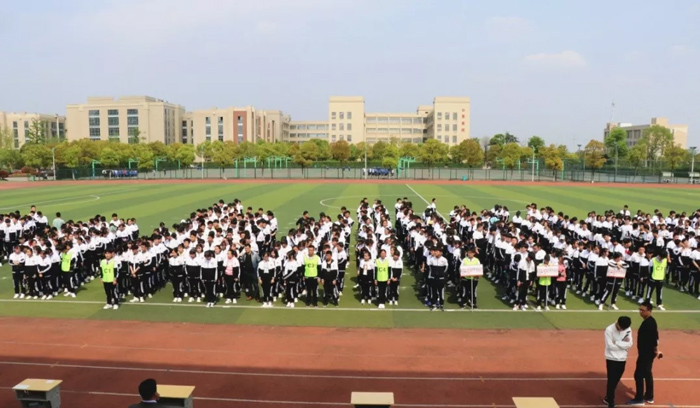 南陵萃英园中学举行高一高二年级广播操争霸赛